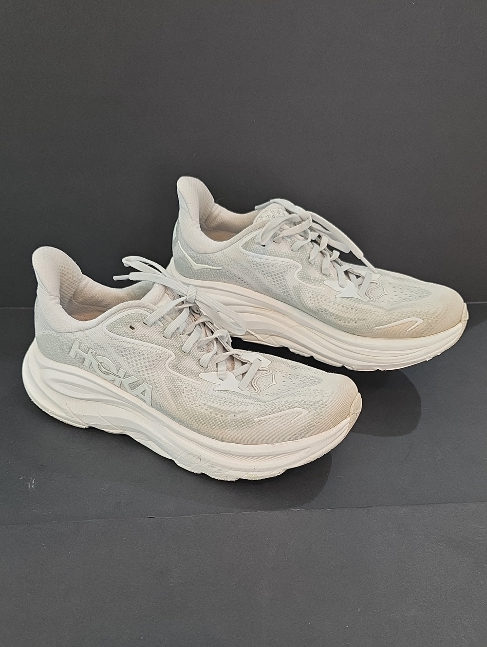 Hoka Clifton 10 Women's Light Gray/White Cushioned Running Shoes Size 9.5